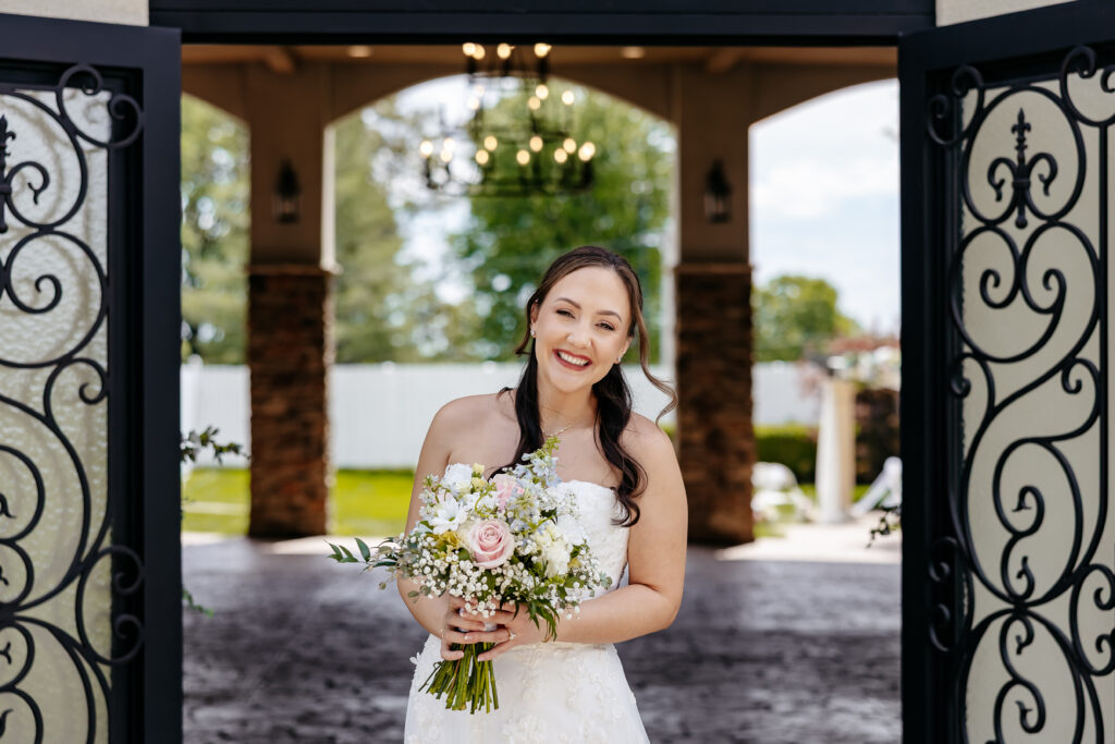 happy bride with bridal bouquet and wedding flowers, wedding photography, spring wedding