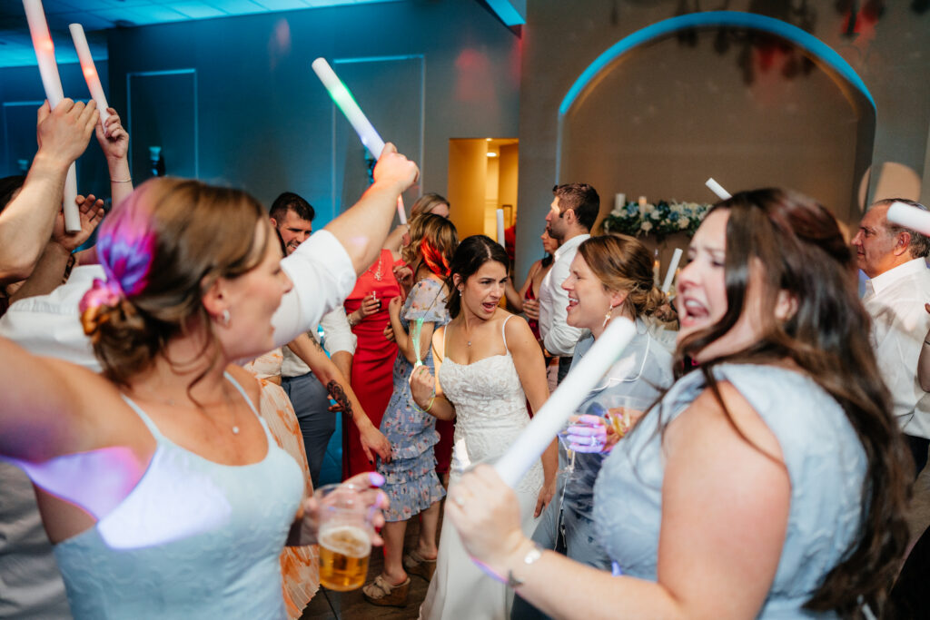 packed dance floor, wedding reception, wedding party, wedding dj, wedding photography